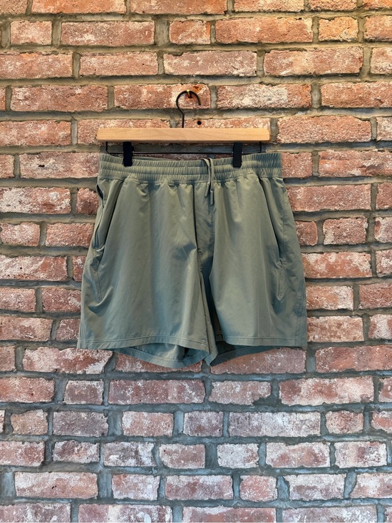 lululemon athletica Other - Lululemon Pacebreaker 5” Short in Olive Green (M)